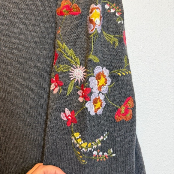 Loft Gray Sweater with Floral Embroidery Size L NWT - Picture 3 of 4